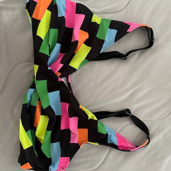 Lot of 7 pre-loved SHEIN bikini tops, XL & 1XL, fab colors & patterns! - Picture 9 of 11